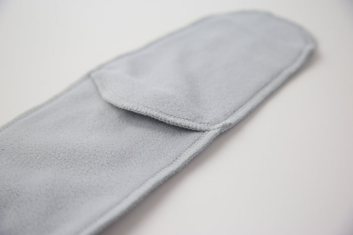 Non-slip sole detail – grey fleece socks