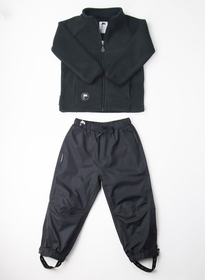 Kids black fleece jacket – front view