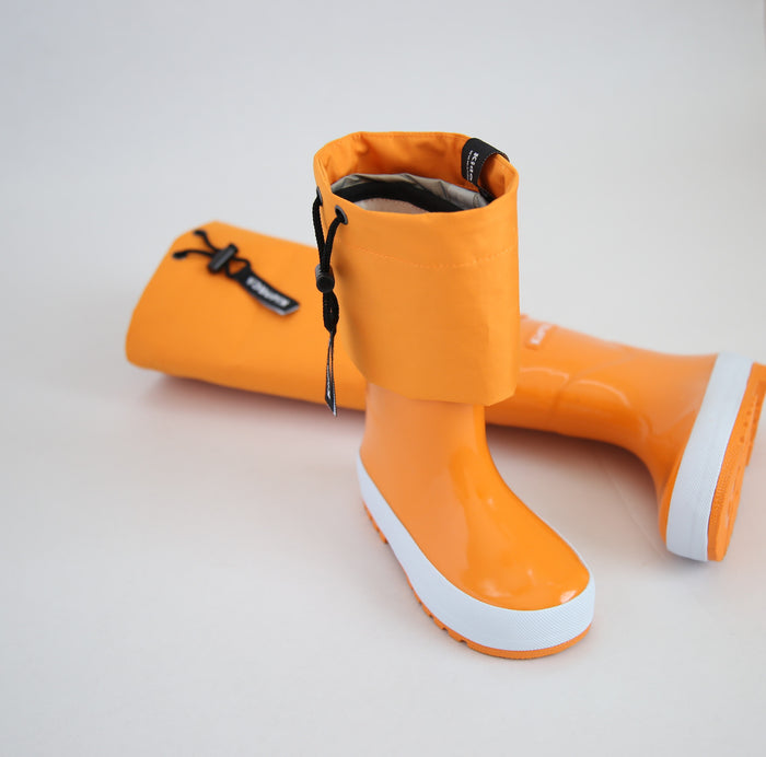 Kids cheddar rain boots with above-knee waders – front view