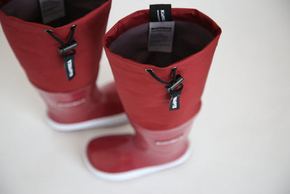 Close-up of waterproof rubber and non-slip tread – merlot rain boots waders