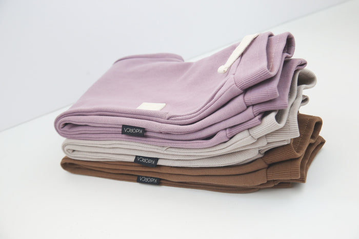 Rib cuff and side pocket detail on mocha kids sweatpants – organic brushed terry