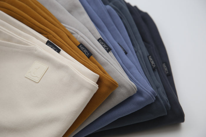 Close-up of french terry fabric and tapered fit – flint kids sweatpants