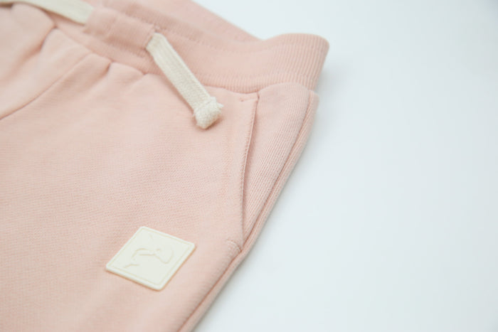 Rib cuff and side pocket detail on pale rose sweatpants – french terry kids