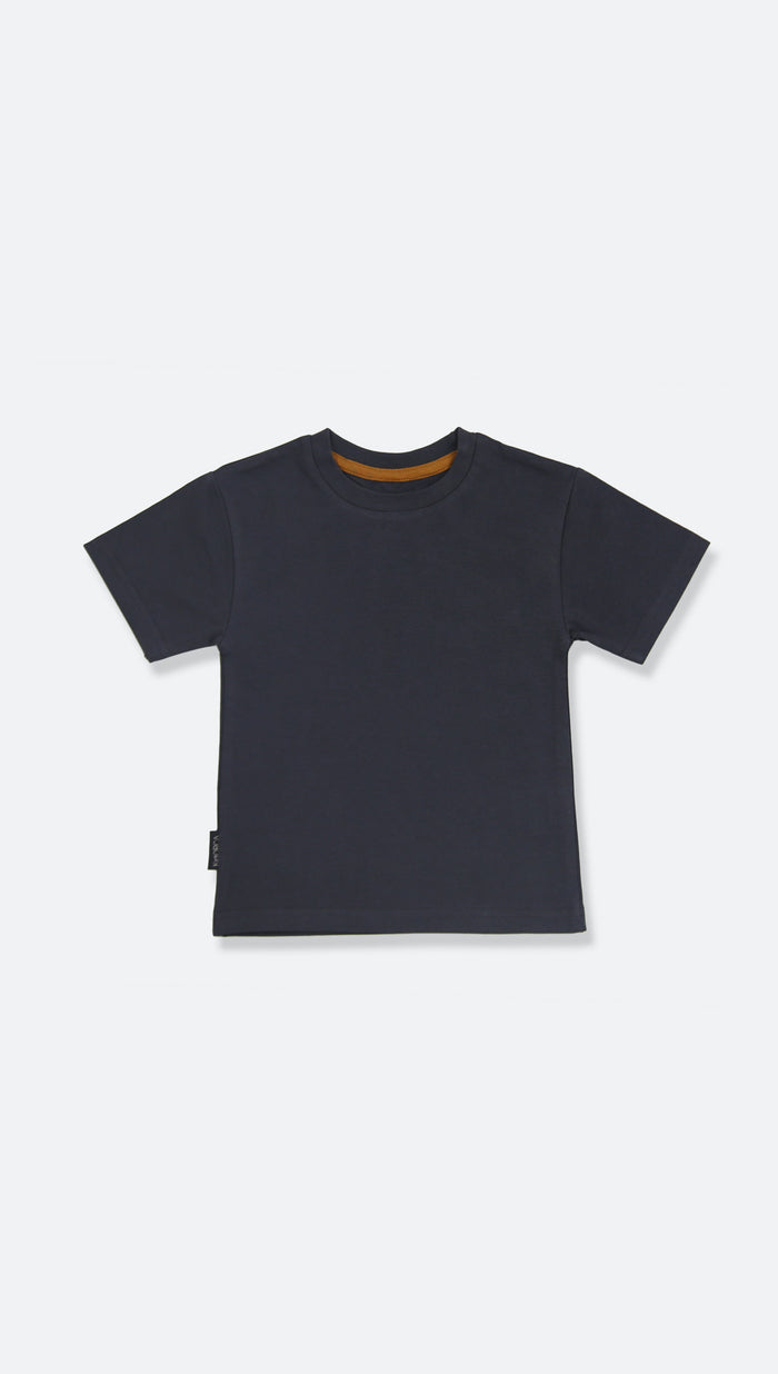 Organic cotton kids tee in lava color – front view