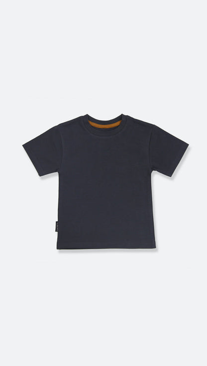 Organic cotton kids tee in lava color – front view