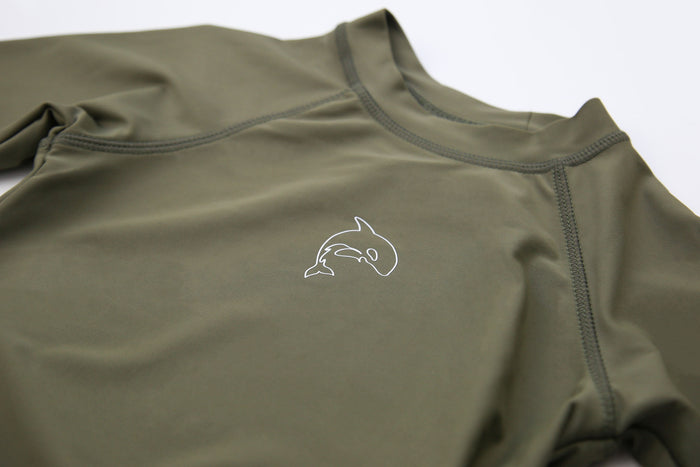 Flatlock seams and crew neckline detail – Kalamata long sleeve rashguard