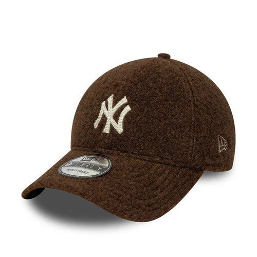 Pictured is this MLB Winter Borg New York Yankees 9FORTY cap in brown. 1